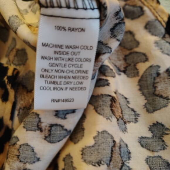 🐆 Alex & Jordan Leopard Style Blouse - Picture 4 of 5